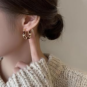 Boucles d’oreilles goutte rouge et strass dorés