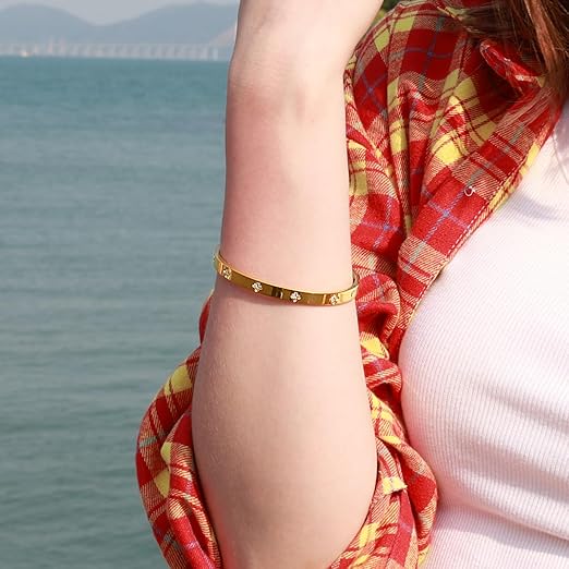 Bracelet Jonc Doré Fin Pavé de Cristaux – Élégance Intemporelle