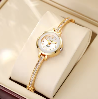 ✨ Montre Femme “Golden Élégance Bijou” – Bracelet Fin & Strass Brillants