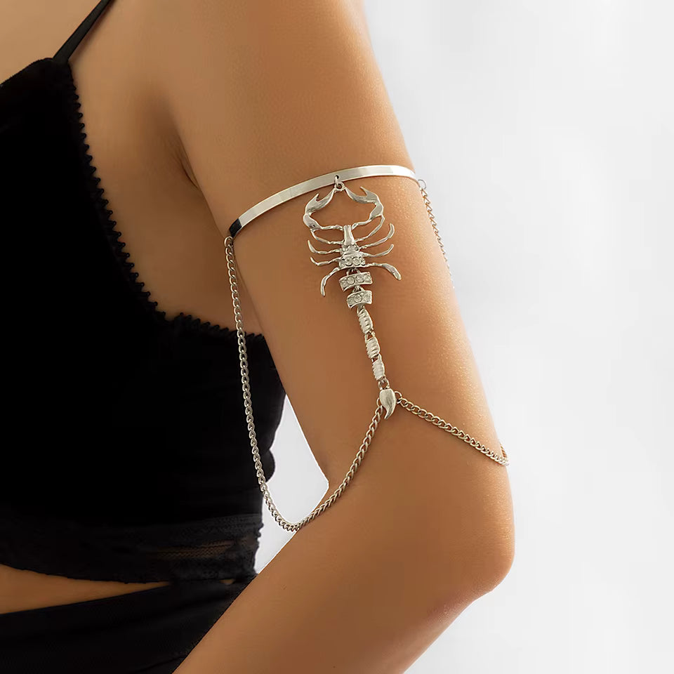 🦂 Bracelet de Bras Scorpion – Argenté & Strass