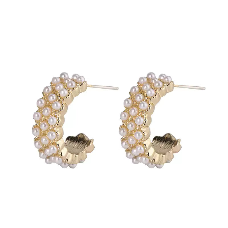 Boucles d’Oreilles Créoles Dorées – Perles en Relief – Élégance & Originalité