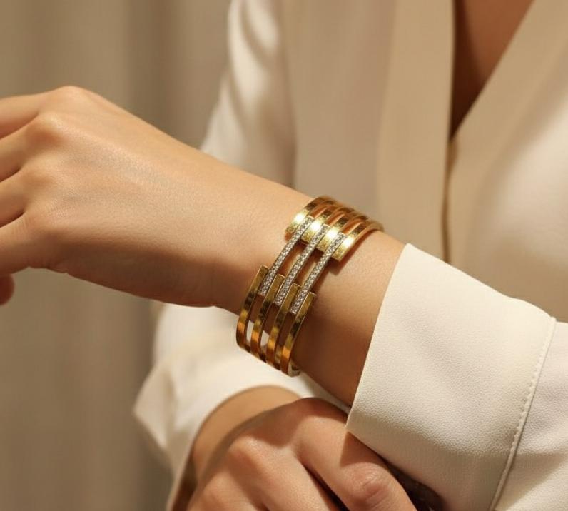 Bracelet manchette doré 3 rangées de strass