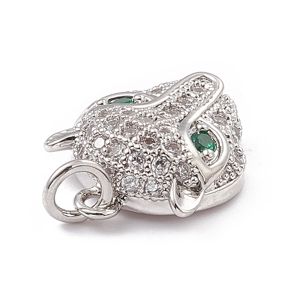 Pendentif tête de panthère argentée – yeux verts & zircons