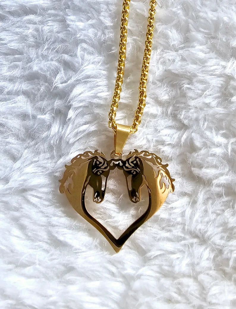 Collier duo chevaux cœur – acier inoxydable doré