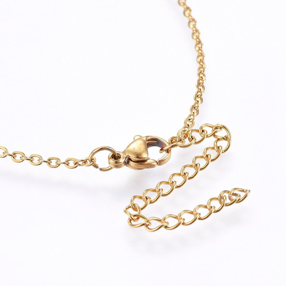 ✨ Collier pendentif cylindre baguettes zircons – Doré