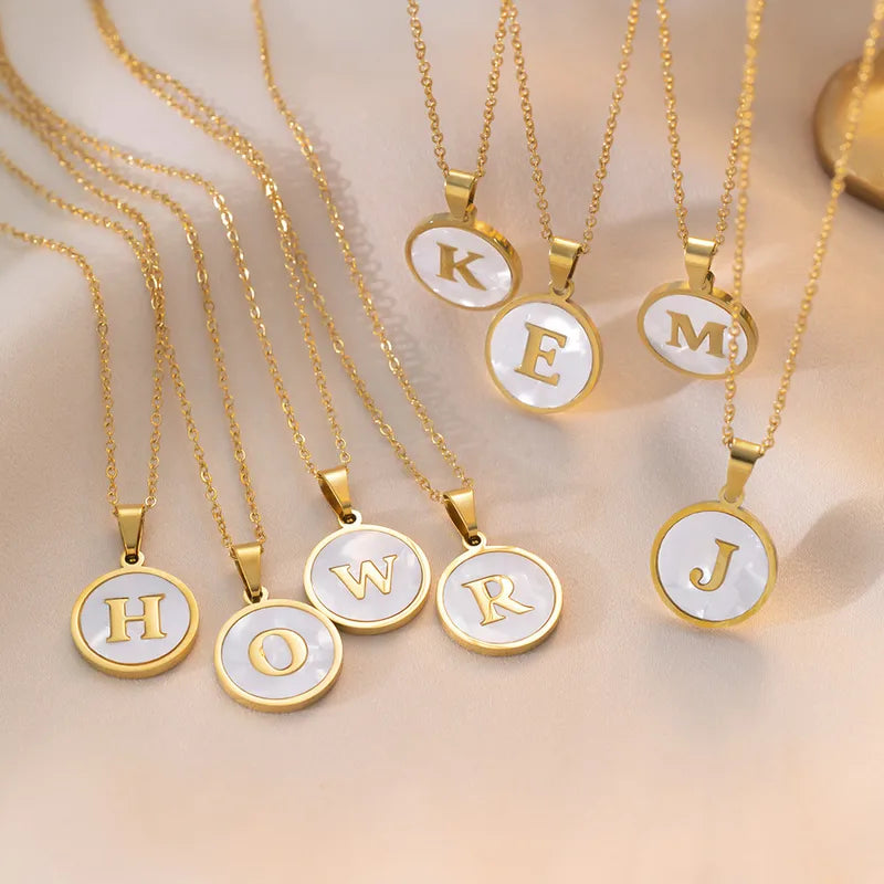 Collier Initiale Alphabet – Acier au Titane Plaqué Or 18 Carats
