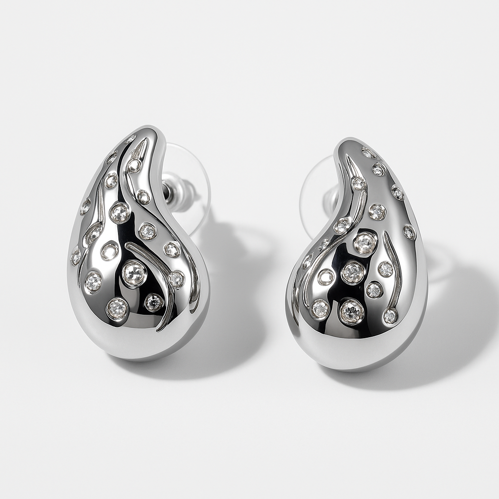 Boucles d’Oreilles Goutte Argentée Strass – Élégance Brillante