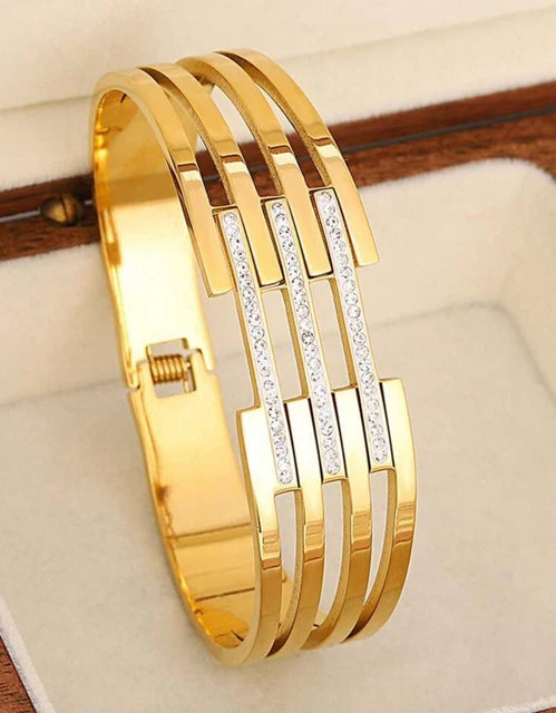 Bracelet manchette doré 3 rangées de strass