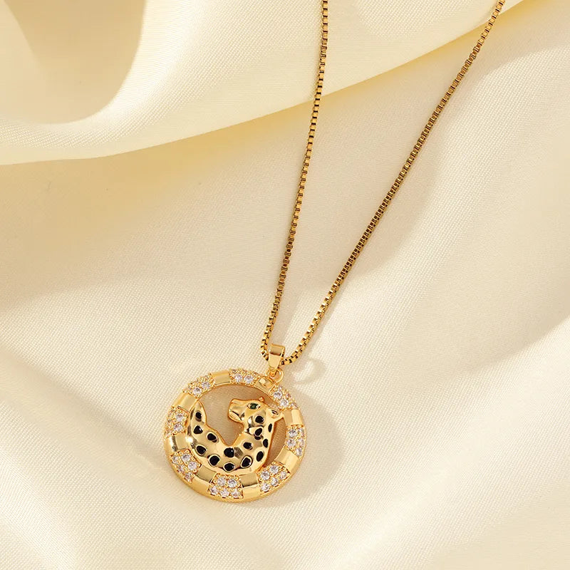 Collier Guépard Doré – Pendentif Cercle Zircon – Acier & Laiton Plaqué Or 18K