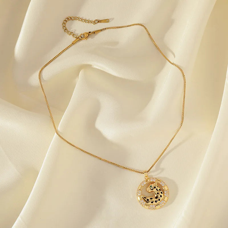 Collier Guépard Doré – Pendentif Cercle Zircon – Acier & Laiton Plaqué Or 18K