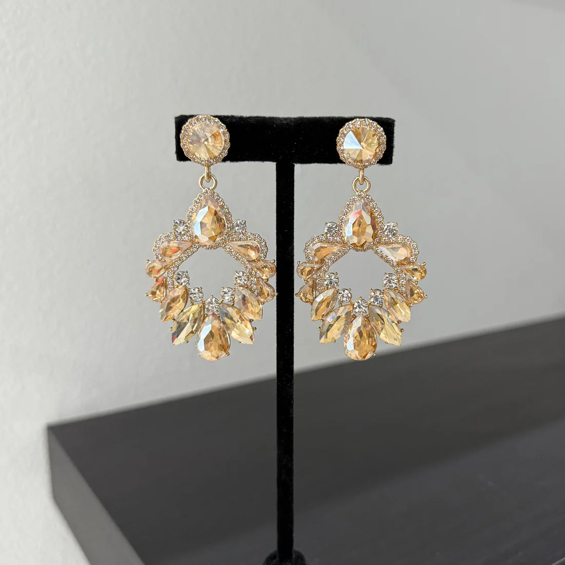 Boucles d’oreilles glamour dorées cristaux champagne