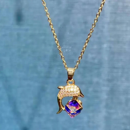 Collier Dauphin Doré & Cristal Multicolore – Élégance Océanique