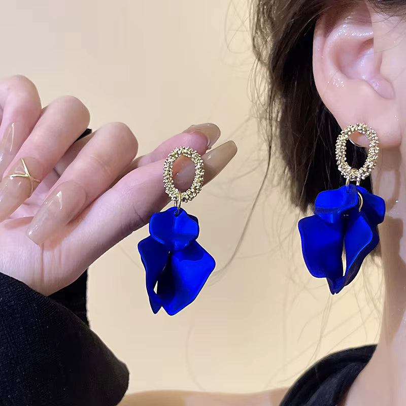 Boucles d’Oreilles Pendantes Bleu Intense & Or – Style Élégant et Moderne