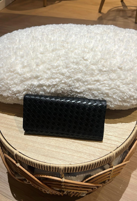 Pochette Élégance Noire Tressée – Chic Intemporel