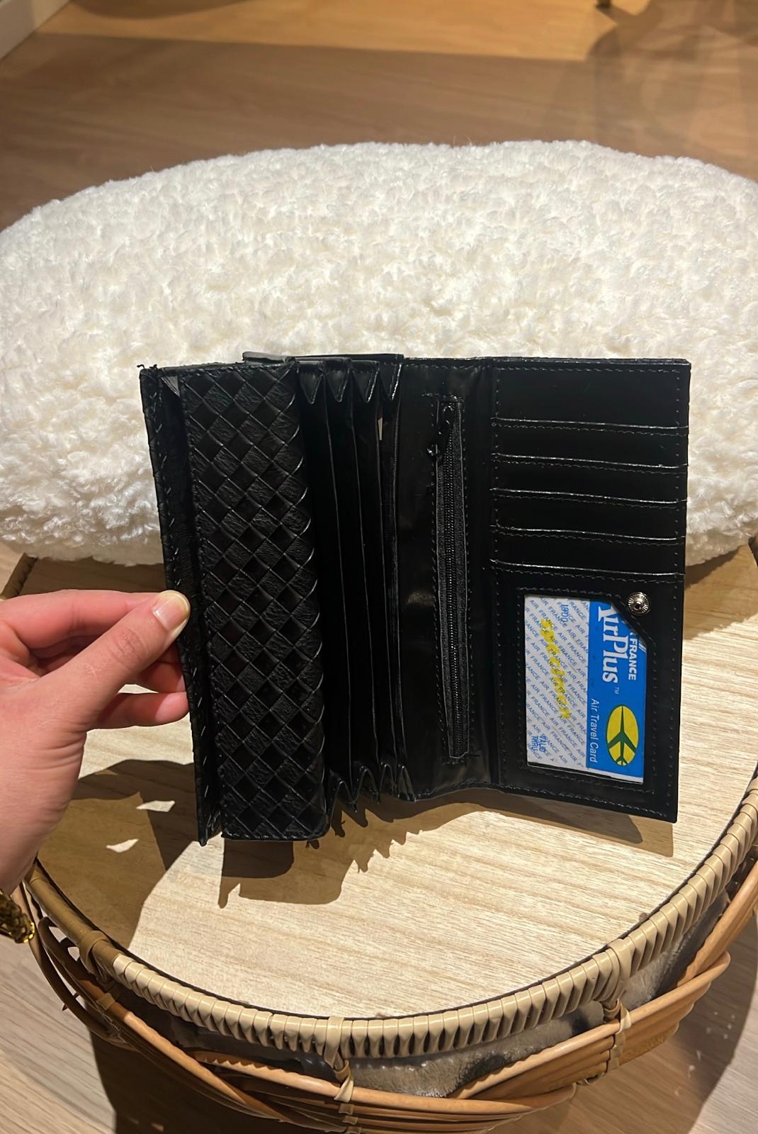 Pochette Élégance Noire Tressée – Chic Intemporel