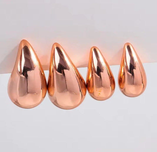 Boucles d’Oreilles “Goutte de Lumière” – Effet Métallisé Or Rose