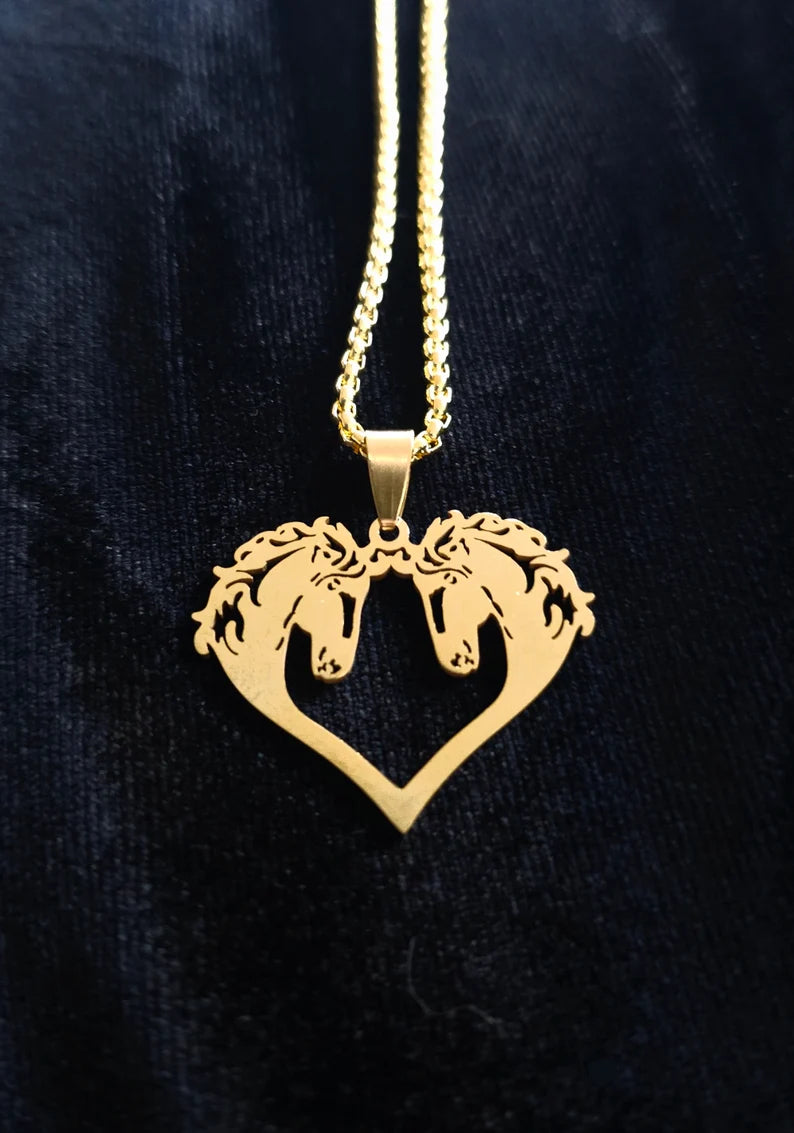 Collier duo chevaux cœur – acier inoxydable doré