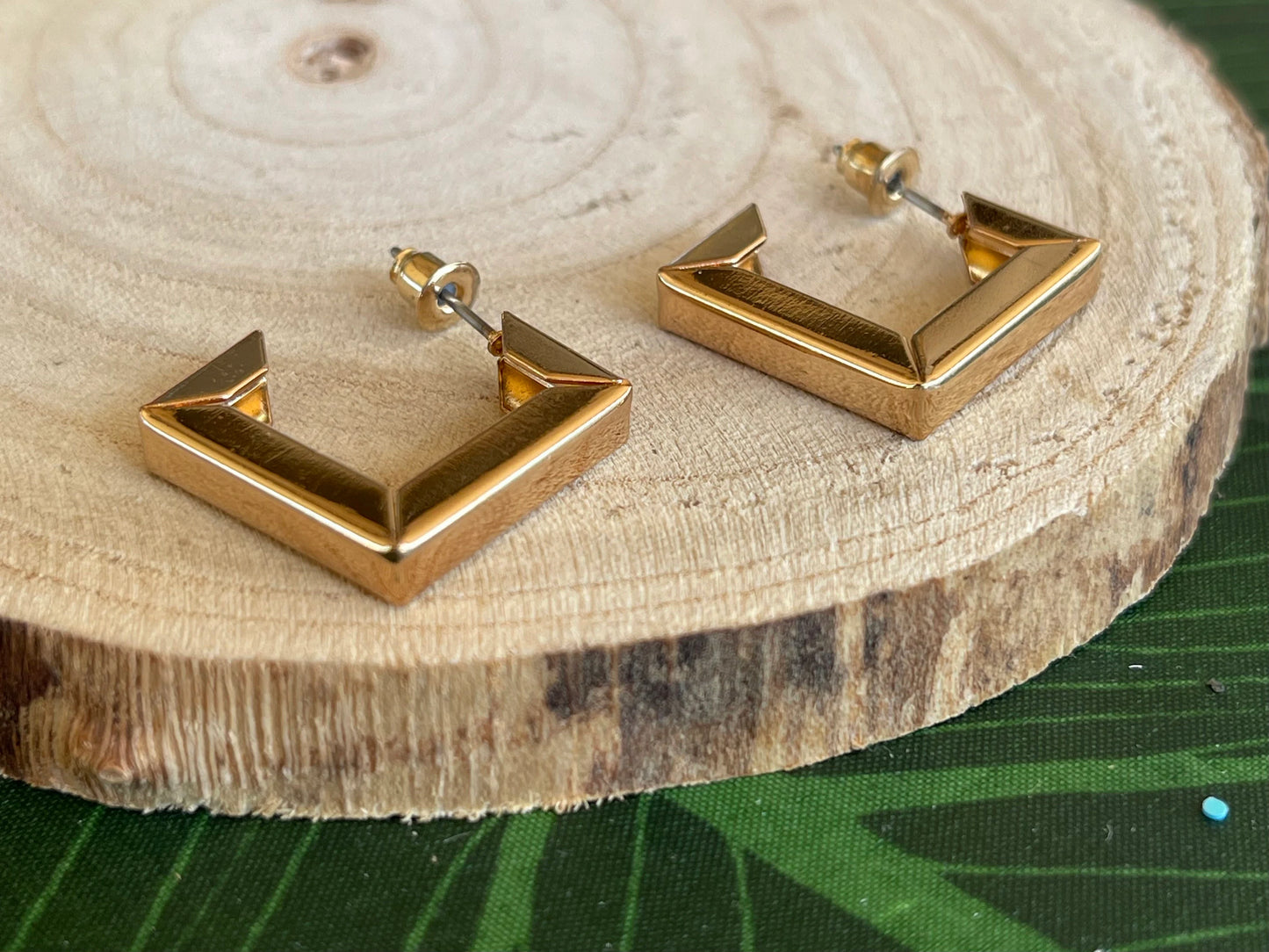 Boucles d’oreilles hoops carrés – Edge Chic