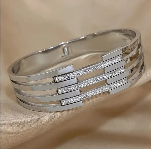 Bracelet acier inoxydable couleur métal – Design 3 rangées strass